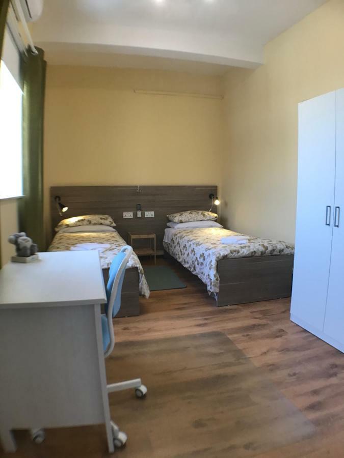Homestay Corner Townhouse 1km From