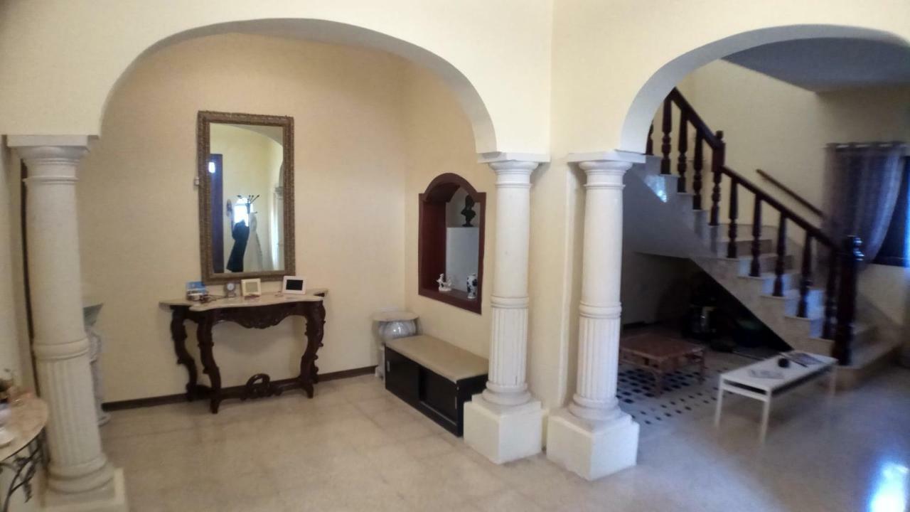 Corner Townhouse 1km From Homestay